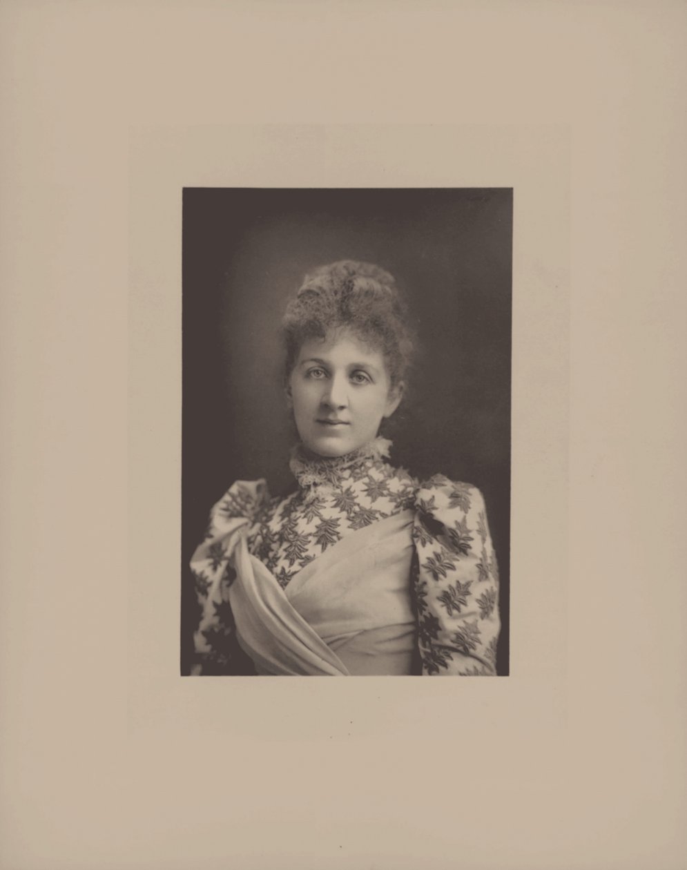 Portrait of the pianist and composer Liza Lehmann 1862-1918 by London . Photo studio W. and