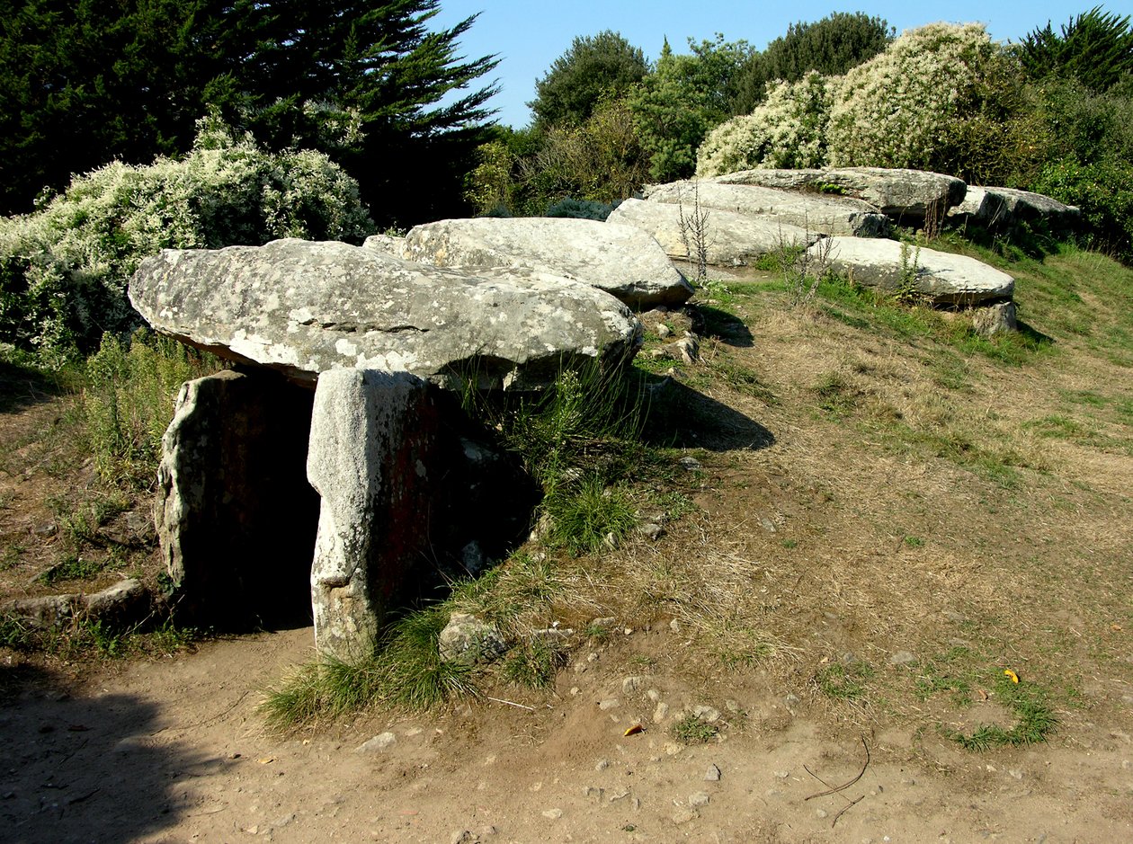 Les Pierres Plates, c.3500 BC by Megalithic