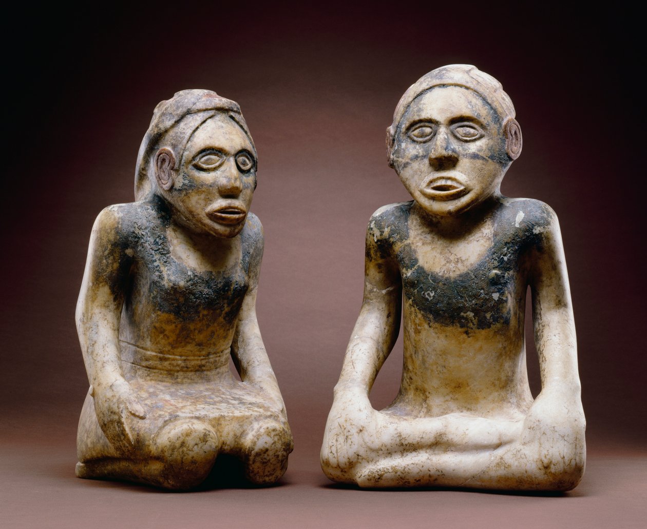 Seated male and female figures, Etowah, 1200-1450 by Mississippian culture