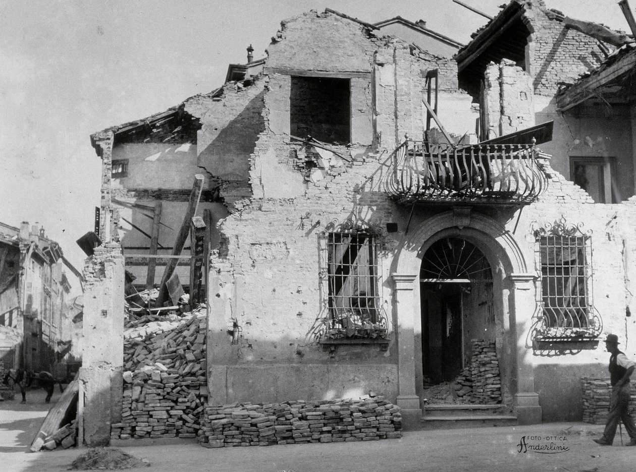 The bombardments of Sermide: a house seriously damaged during the second world war by Modestino Baldinetti