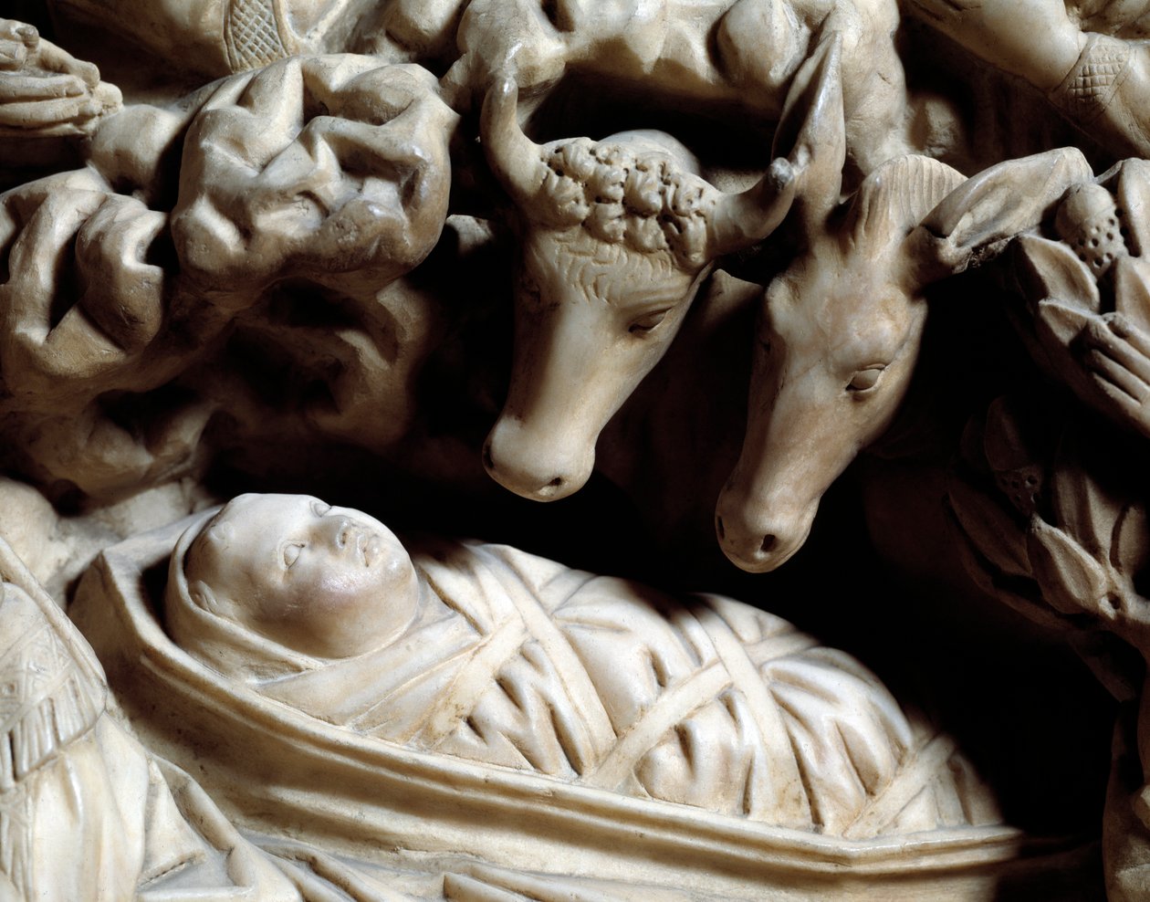 Art and Gothic architecture: the nativity (detail) by Nicola Pisano