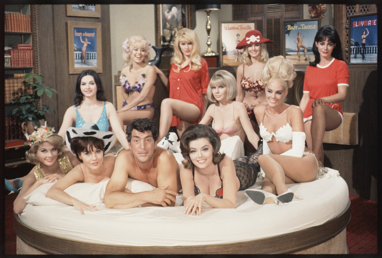Dean Martin as Matt Helm and the girls on set 
