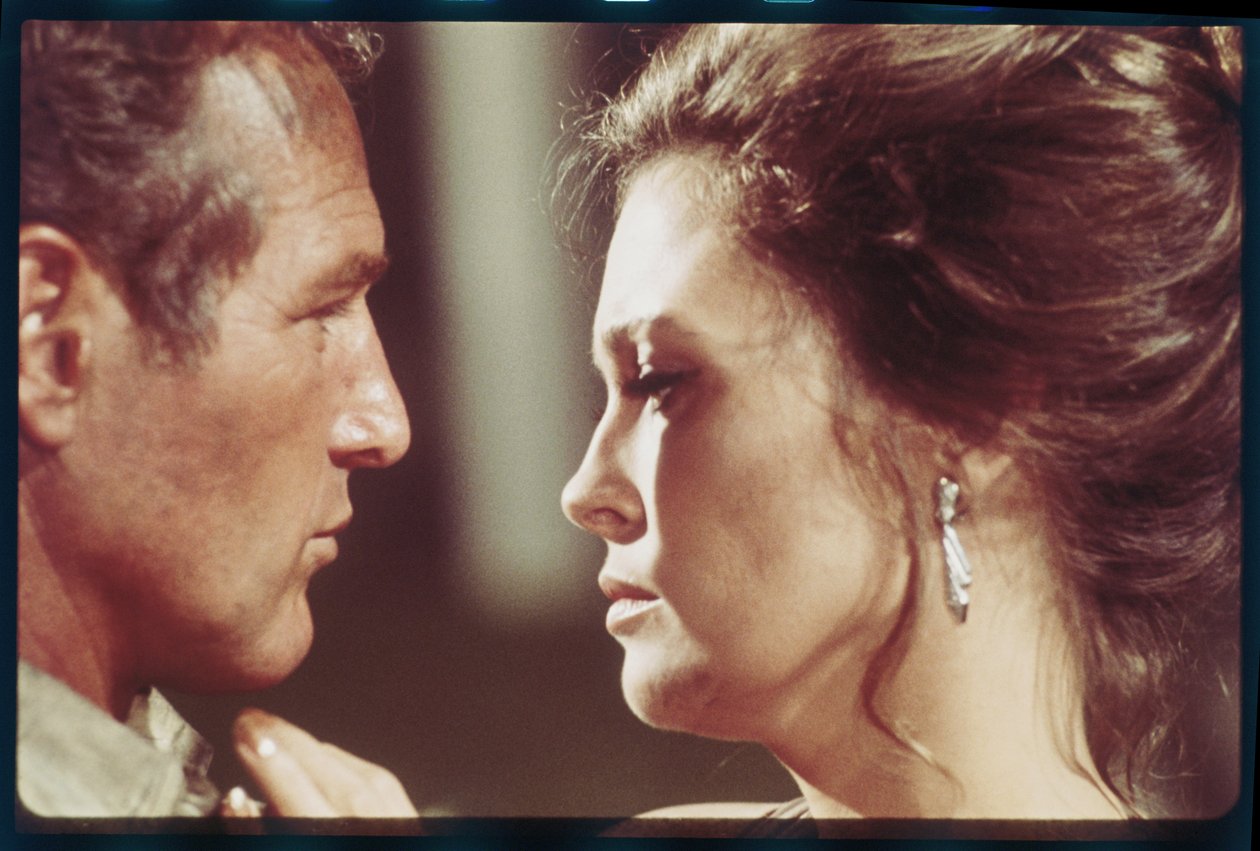 Paul Newman and Faye Dunaway on set of 