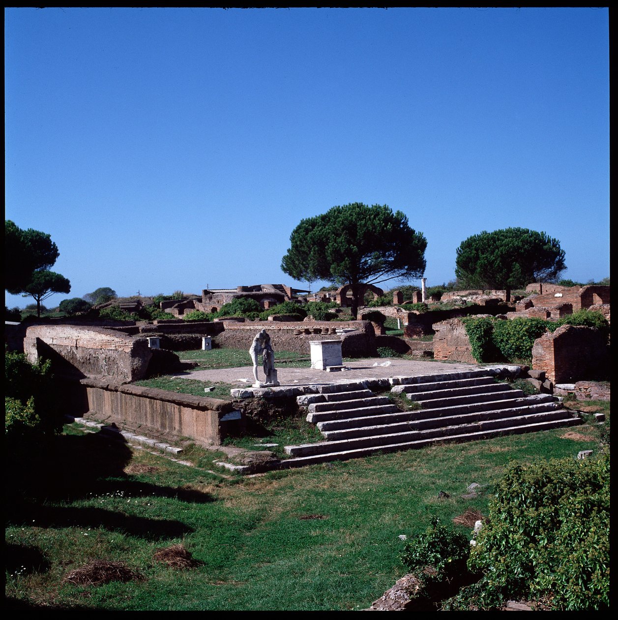 Roman art: view of the ruins of the temple of Hercules by Roman