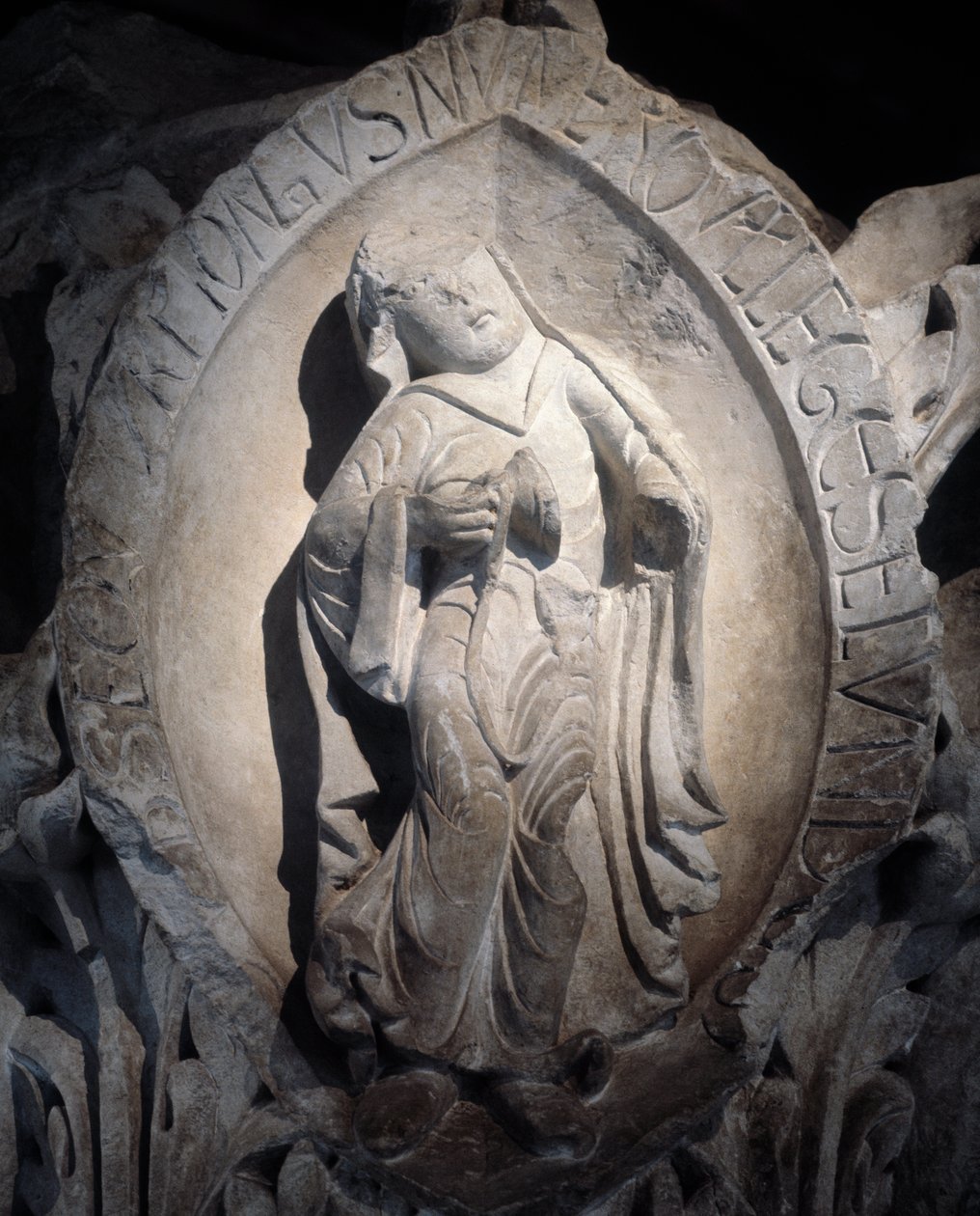 Tones of Gregorian chant: the second tone, Capital of the choir by Romanesque