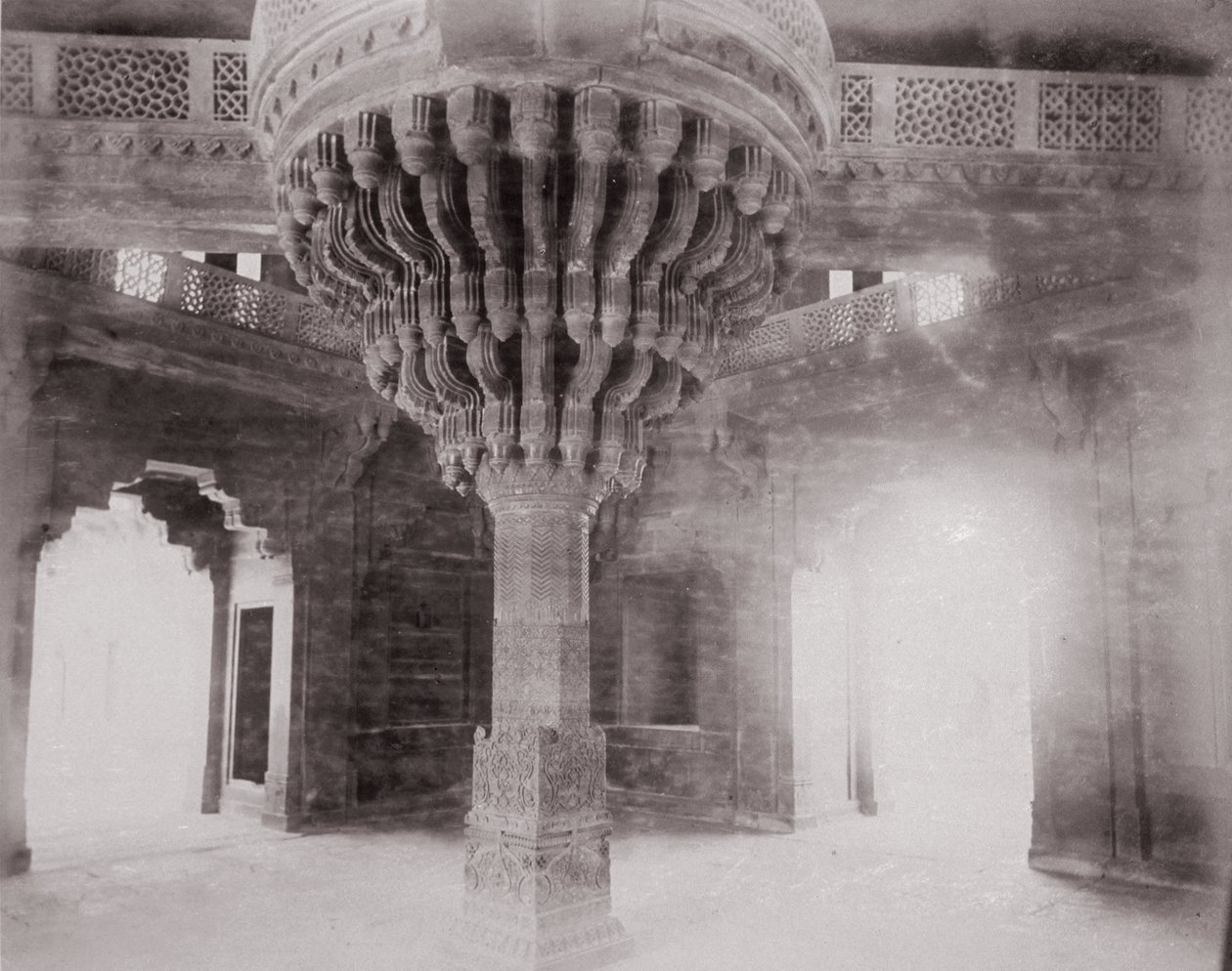 Fatehpur Sikri, Diwan-i-Khas by Samuel Bourne