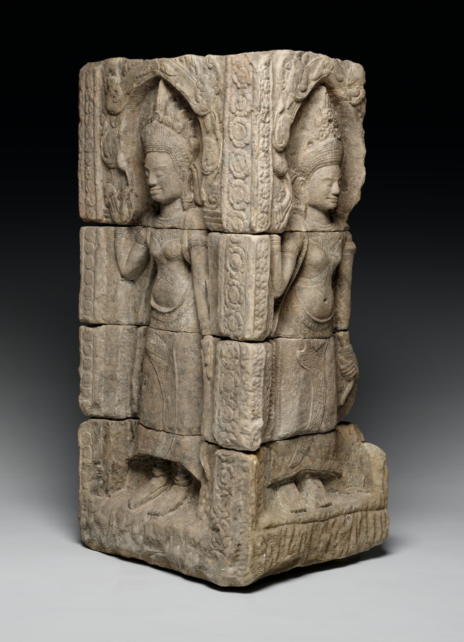 Corner relief with devatas by School Bayon