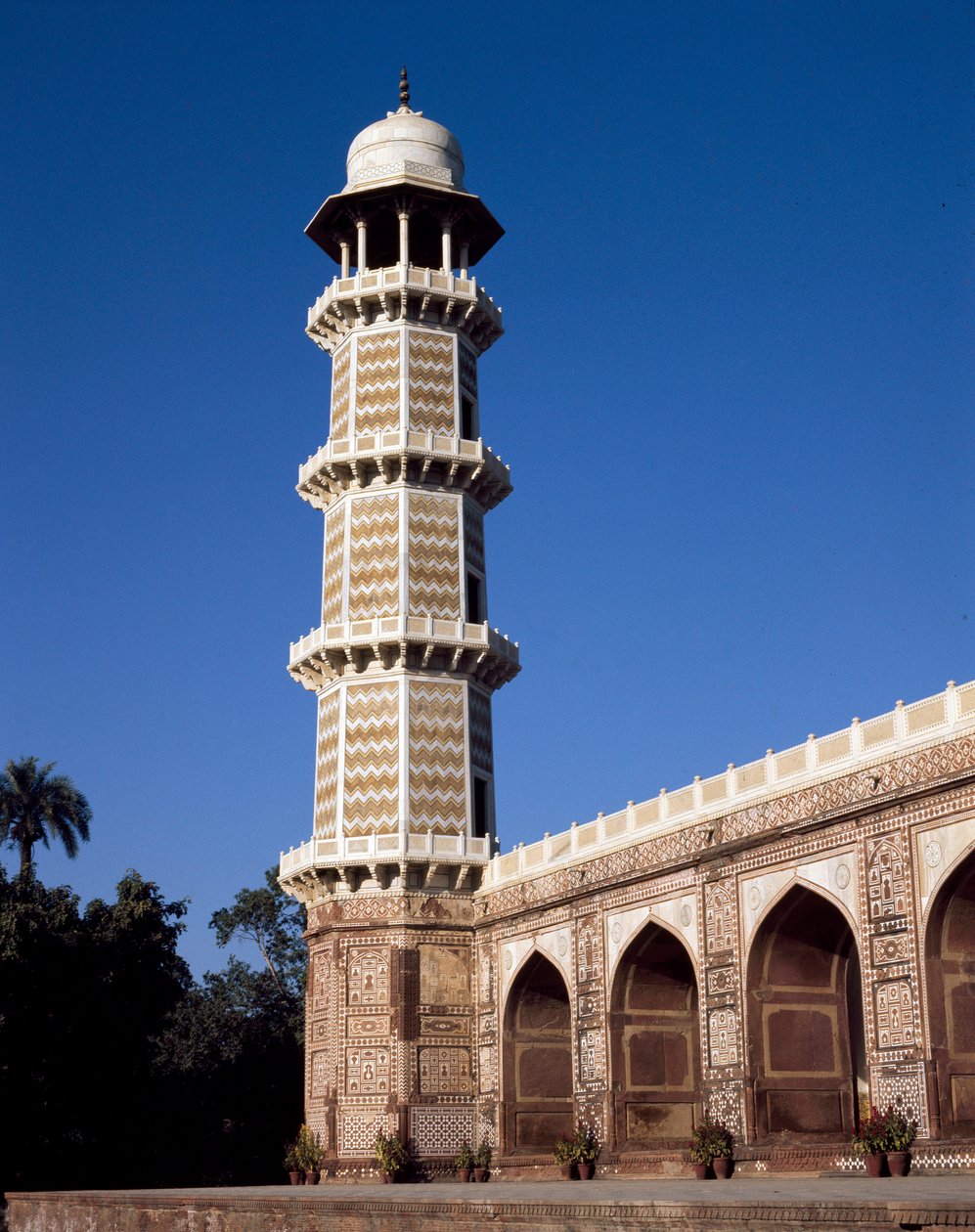 Tomb of Jahangir Mausoleum by School Pakistani