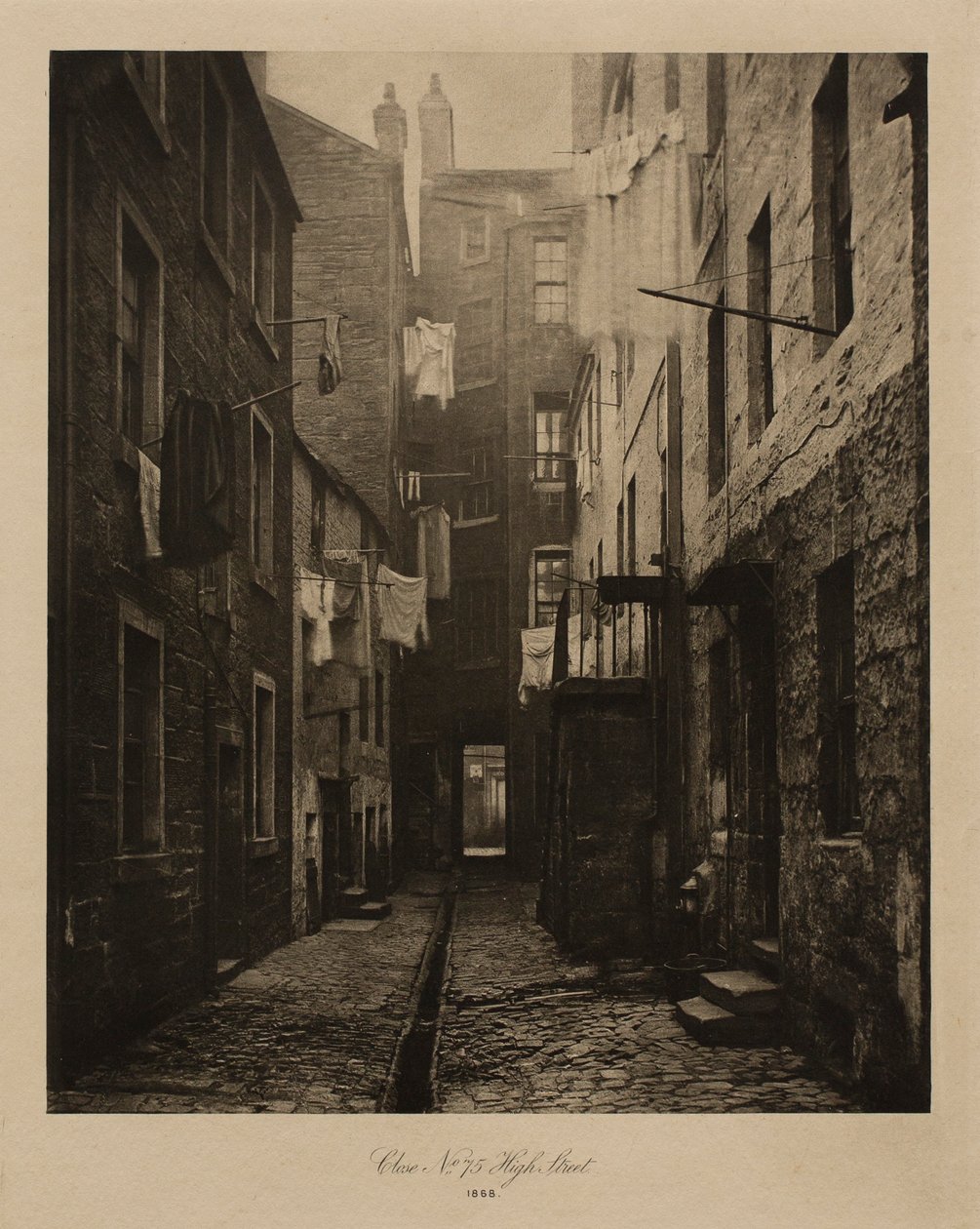 Close, No. 75 High Street (Glasgow) by Thomas Annan