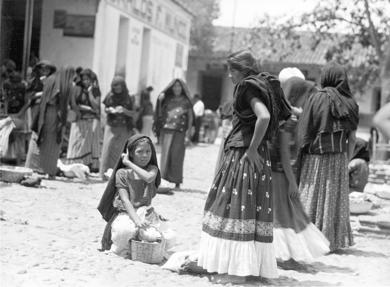 Market in Tehuantepec, Mexico, 1929 by Tina Modotti