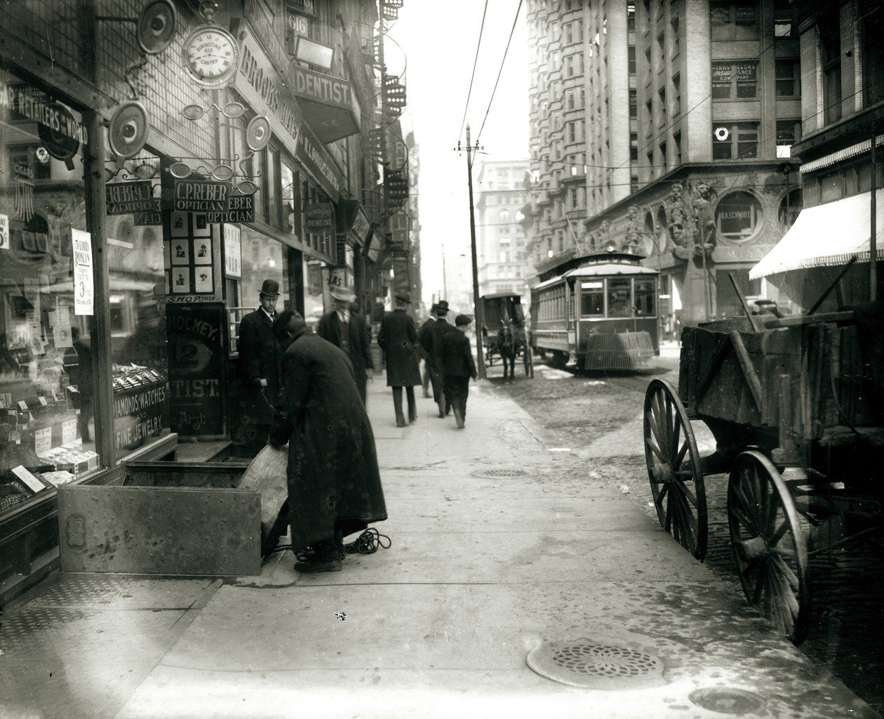 Sidewalk on Olive Street Looking West from Seventh Street by Unbekannt Unbekannt
