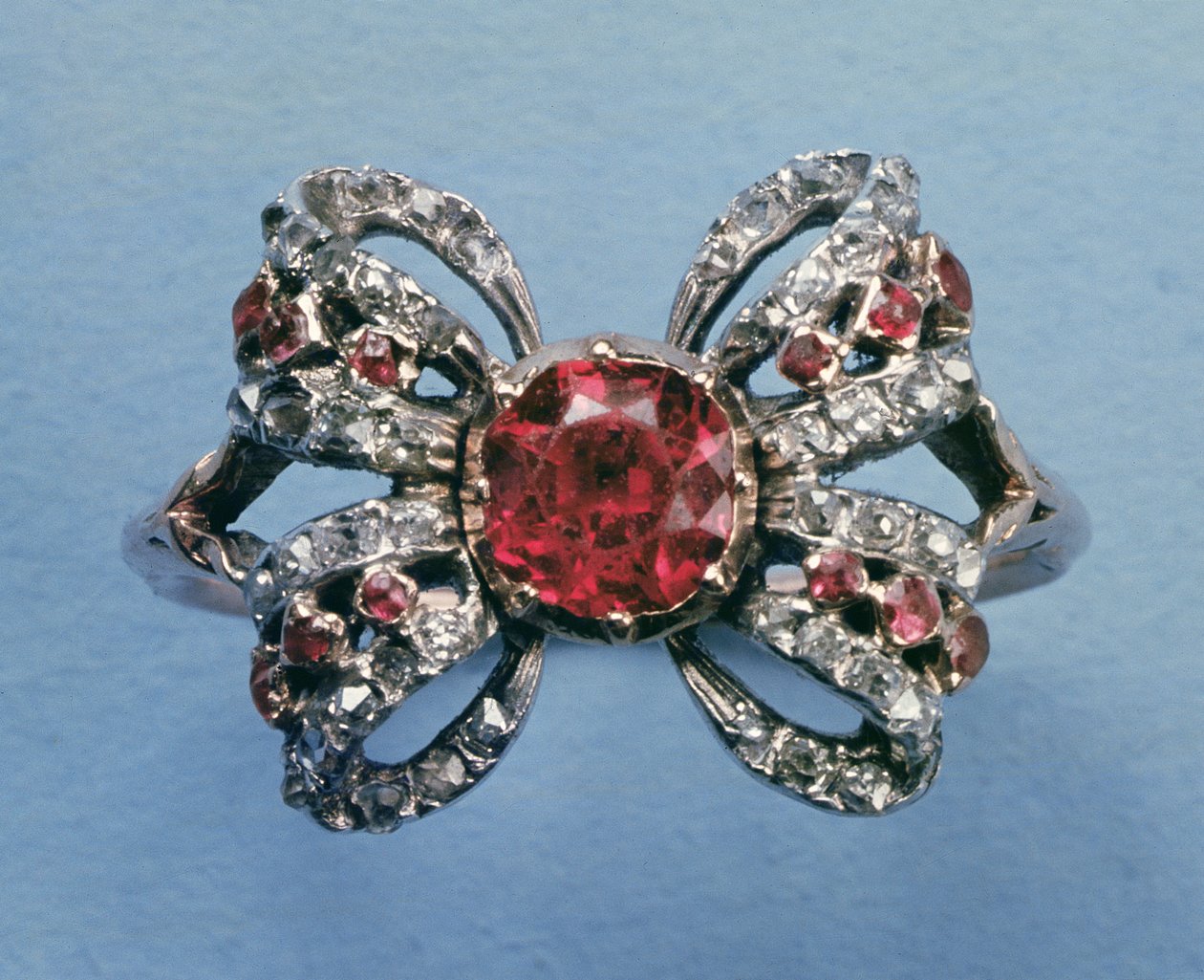 Ring in Shape of a Bow by Unbekannt Unbekannt