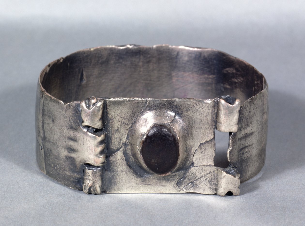 Silver bracelet with inset cabochon garnet, from the Aesica Hoard, Great Chesters, mid 1st to early 2nd century AD by Unbekannt Unbekannt