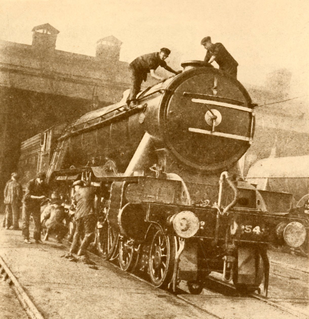 A Wash and Brush Up for the Flying Scotsman, c1930 by Unbekannt