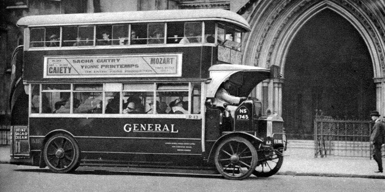 A double-decker bus standing outside the Law Courts, London, 1926-1927 by Unbekannt