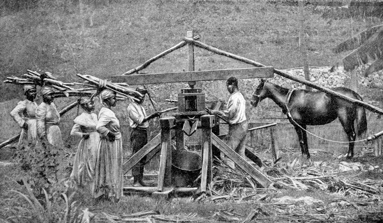 A wooden, horse-powered sugar cane crushing mill, West Indies, 1922 by Unbekannt
