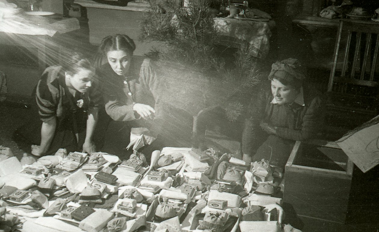 Actresses of the Moscow Art Theatre preparing presents for the Red Army, USSR, 1943 by Unbekannt