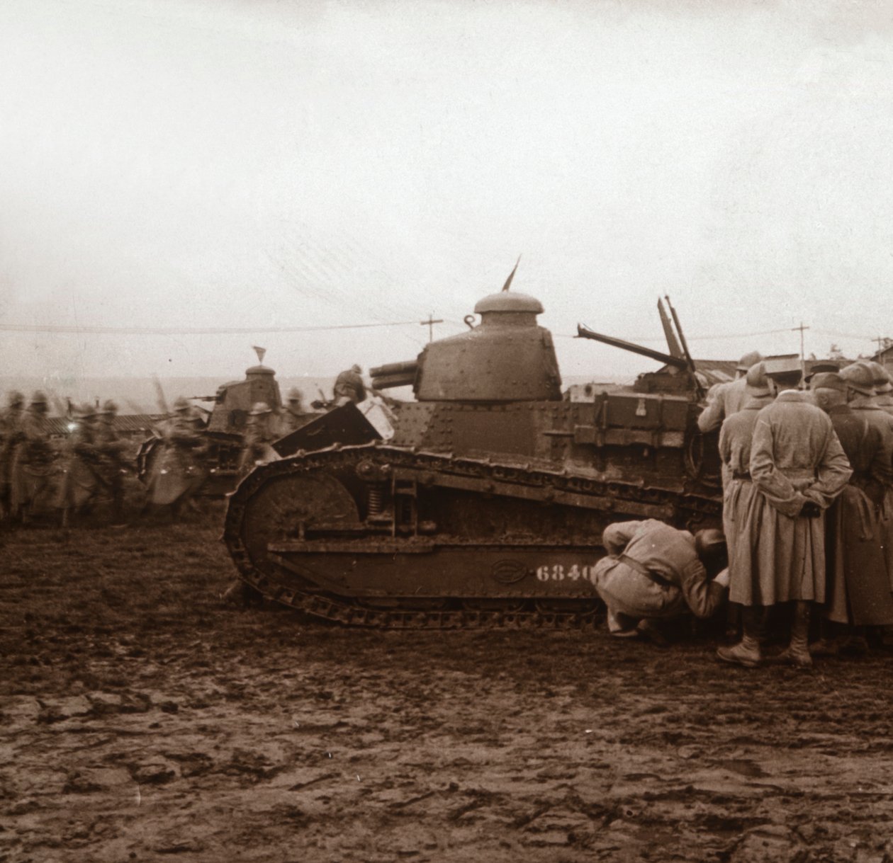 Advancing with Tanks, c1914-c1918 by Unbekannt