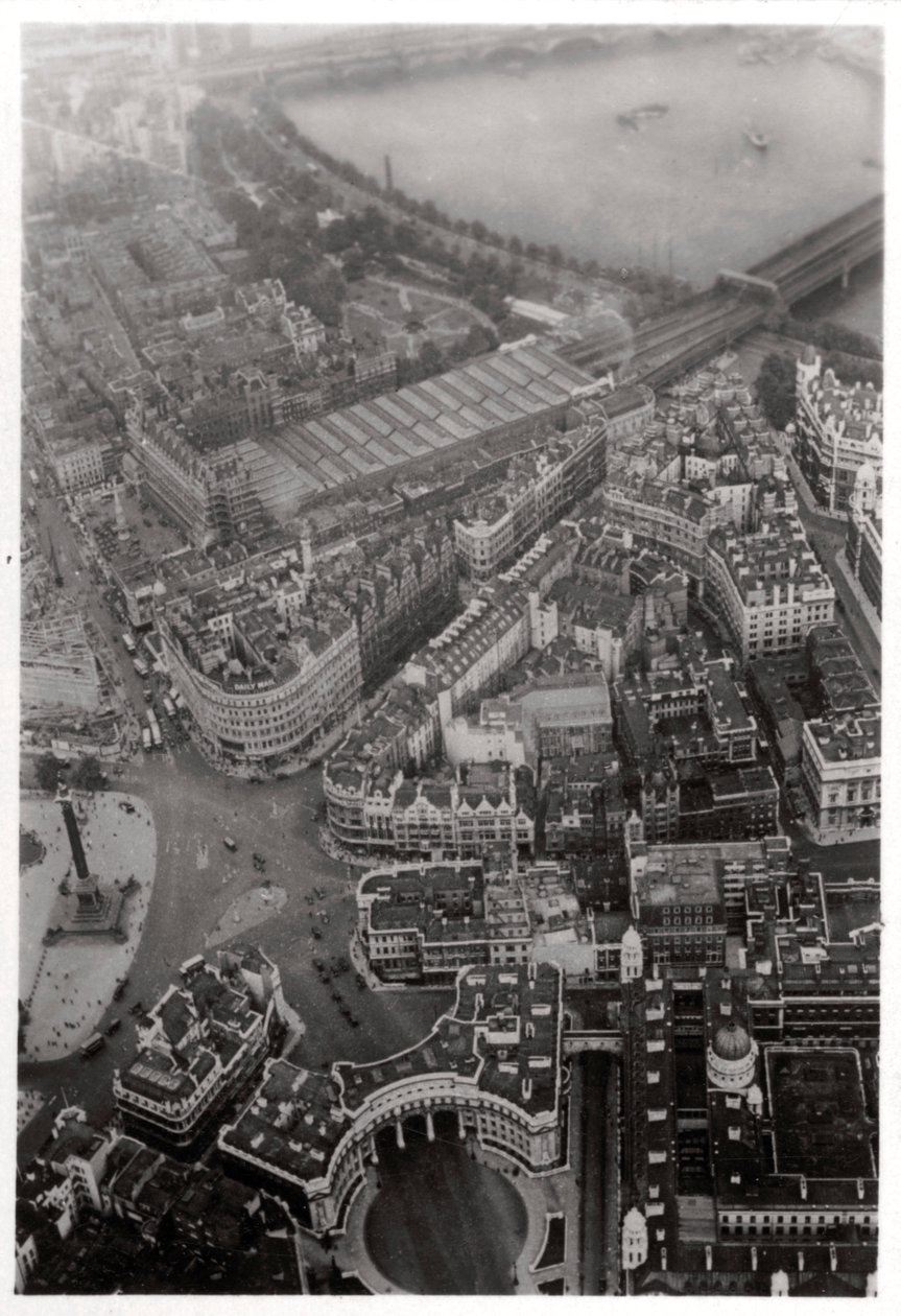 Aerial view of Trafalgar Square, London, from a Zeppelin by Unbekannt