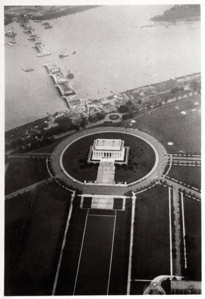 Aerial View of the Lincoln Memorial, Washington DC, USA, from a Zeppelin, 1928-1933 by Unbekannt