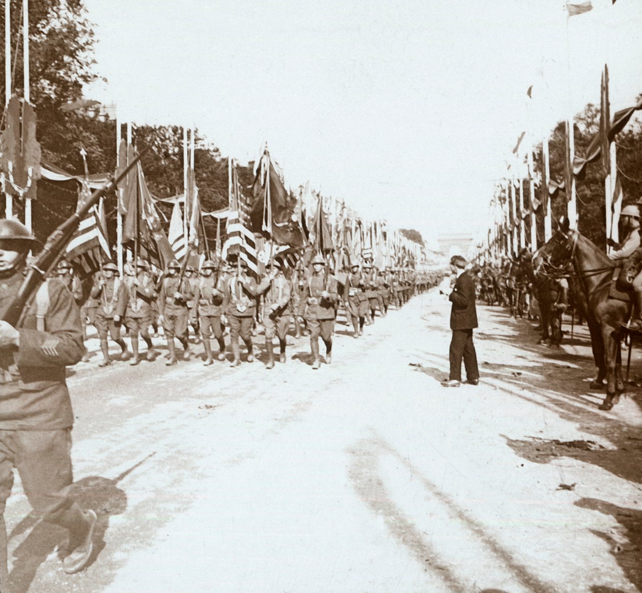American Troops Marching in Victory Parade, Paris, France by Unbekannt
