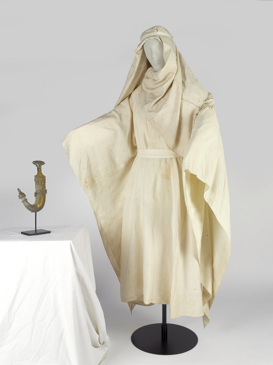 Arab Robes and a Headdress, Known as a Keffiyah, Belonging to T E Lawrence by Unbekannt