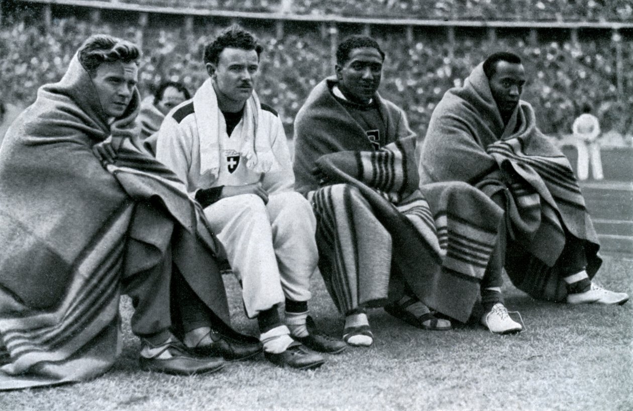 Athletes Frank Wykoff, Paul Hanni, Ralph Metcalfe and Jesse Owens, Berlin Olympics, 1936 by Unbekannt