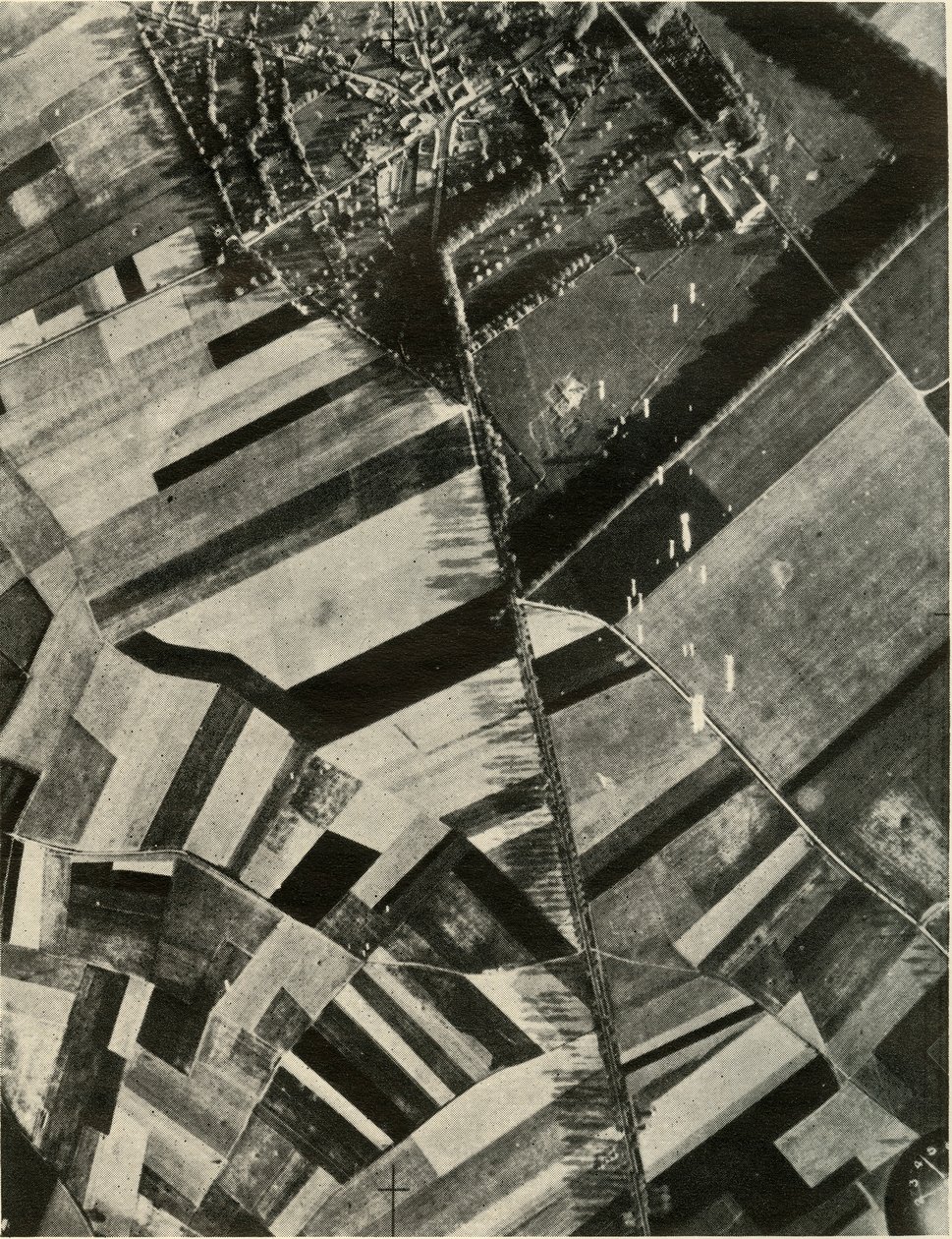 British Bombs on an Enemy Convoy, 1939-1940 by Unbekannt