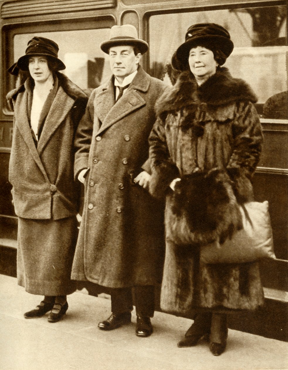 British Prime Minister Stanley Baldwin with his wife and daughter, London, 27 January 1923 by Unbekannt
