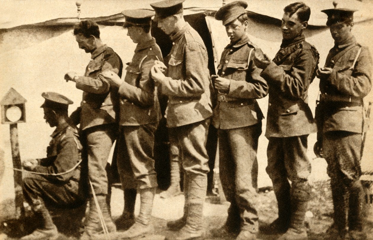British soldiers synchronising their watches on the front line, First World War by Unbekannt