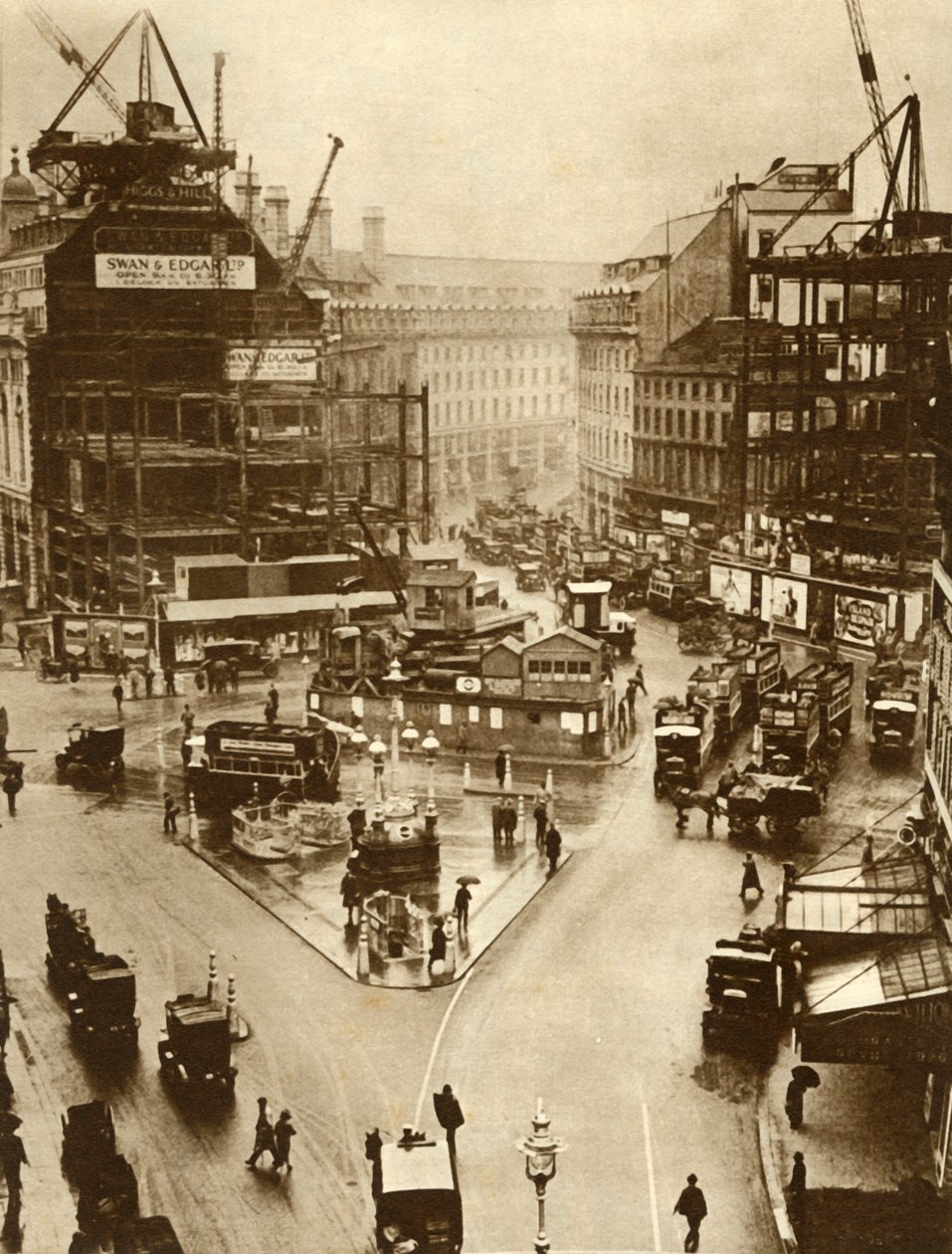Building Work at Piccadilly Circus in London by Unbekannt