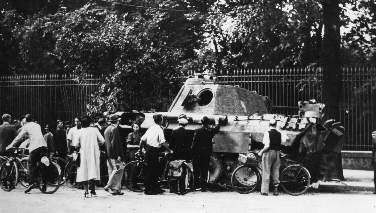Bystanders Examining an Abandoned Tank on the Rue de Medicis, Liberation of Paris, August 1944 by Unbekannt