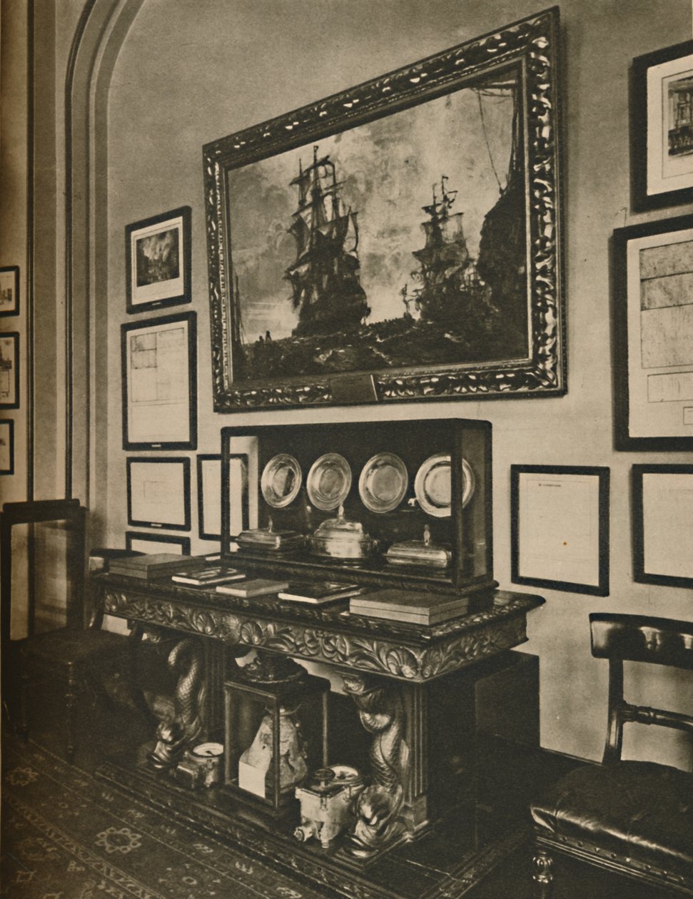 Cabinet of Nelson Relics in Lloyds Committee Room, c1935 by Unbekannt