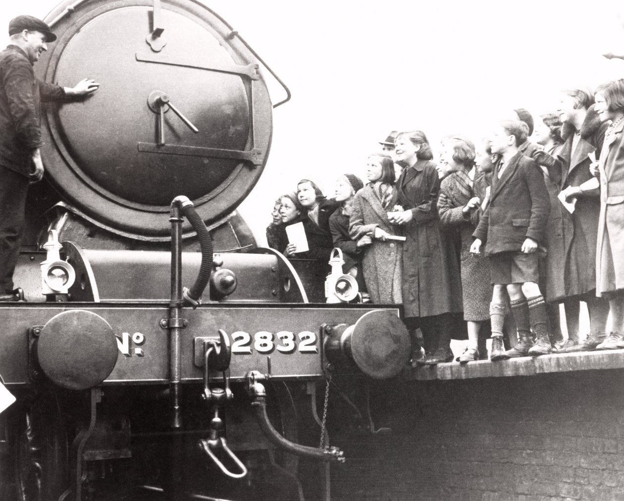 Children looking at a steam locomotive, 3 March 1936 by Unbekannt