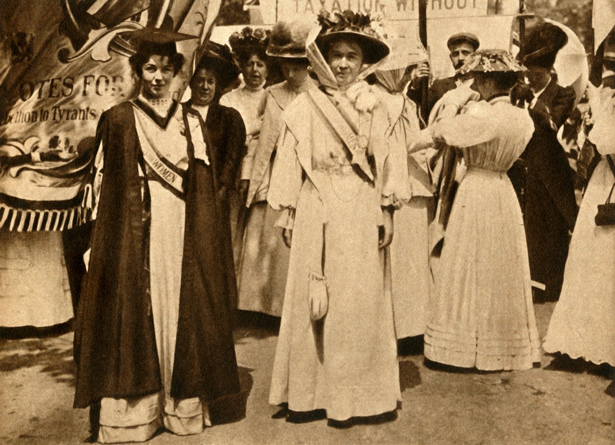 Christabel Pankhurst and Emmeline Pethick-Lawrence, Hyde Park, London, 21 June 1908 by Unbekannt