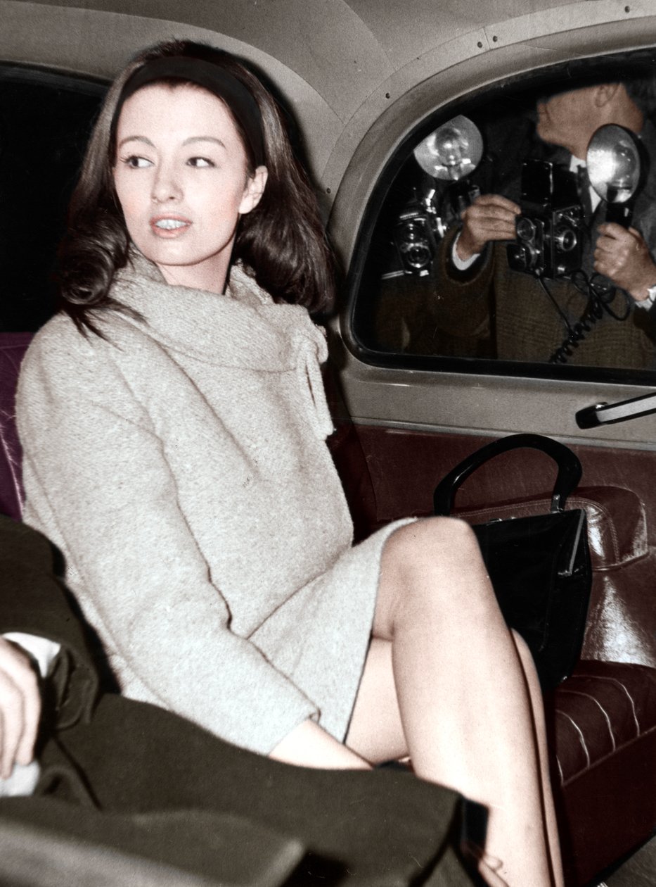 Christine Keeler arriving at the Old Bailey, London by Unbekannt