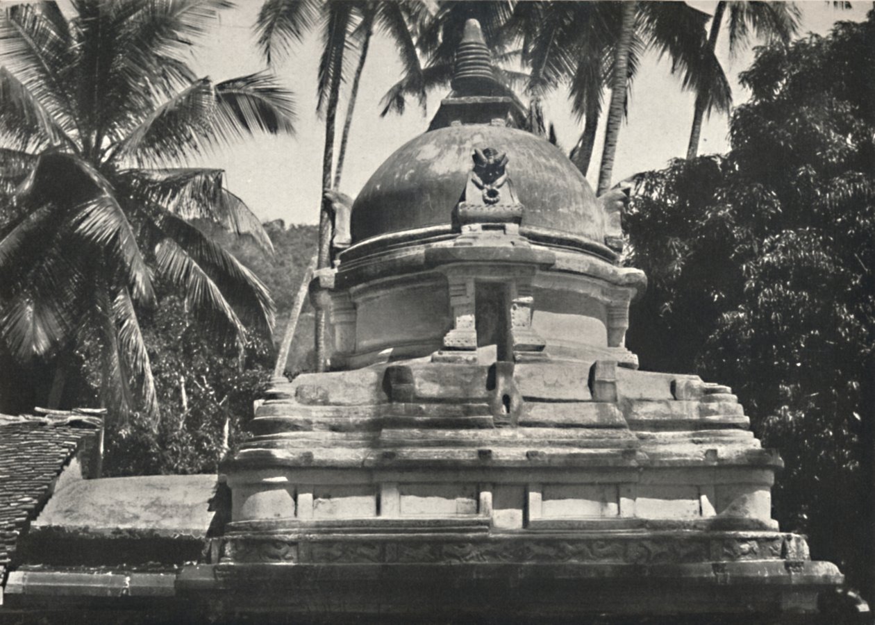 Dagoba im Tempel des Heilgen Zahnes in Kandy by Unbekannt