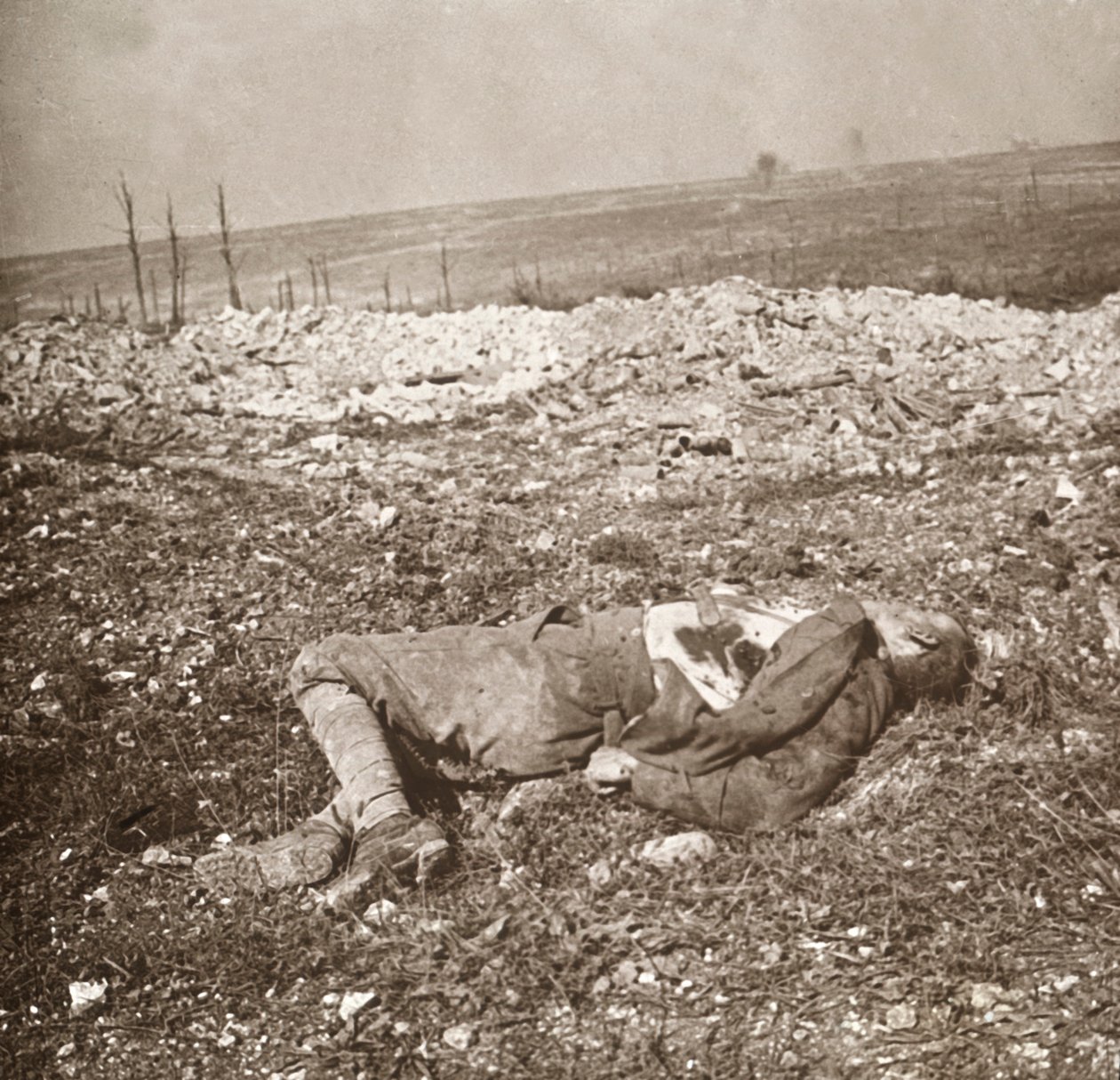 Dead German soldier, Verdun, northern France, c1914-c1918 by Unbekannt