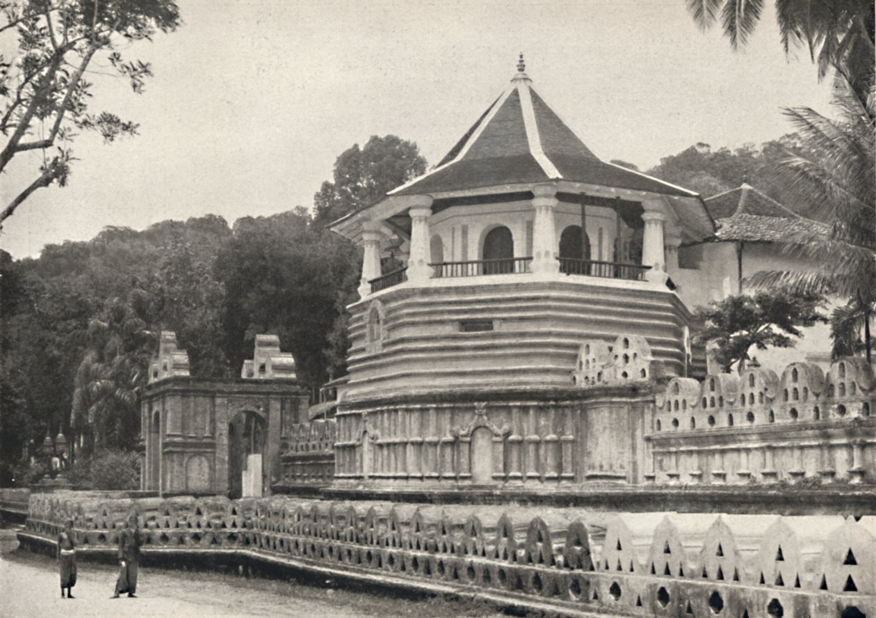 The Temple of the Sacred Tooth Relic in Kandy, 1926 by Unbekannt