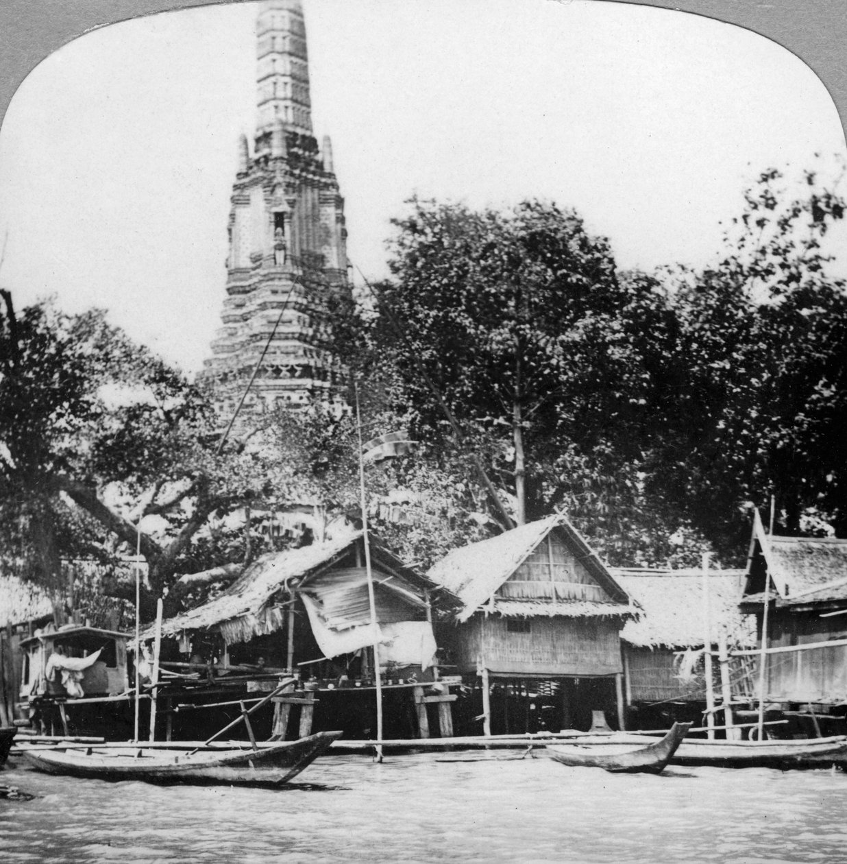 Dhows and Houses on the Chao Phraya River, Bangkok, Thailand by Unbekannt