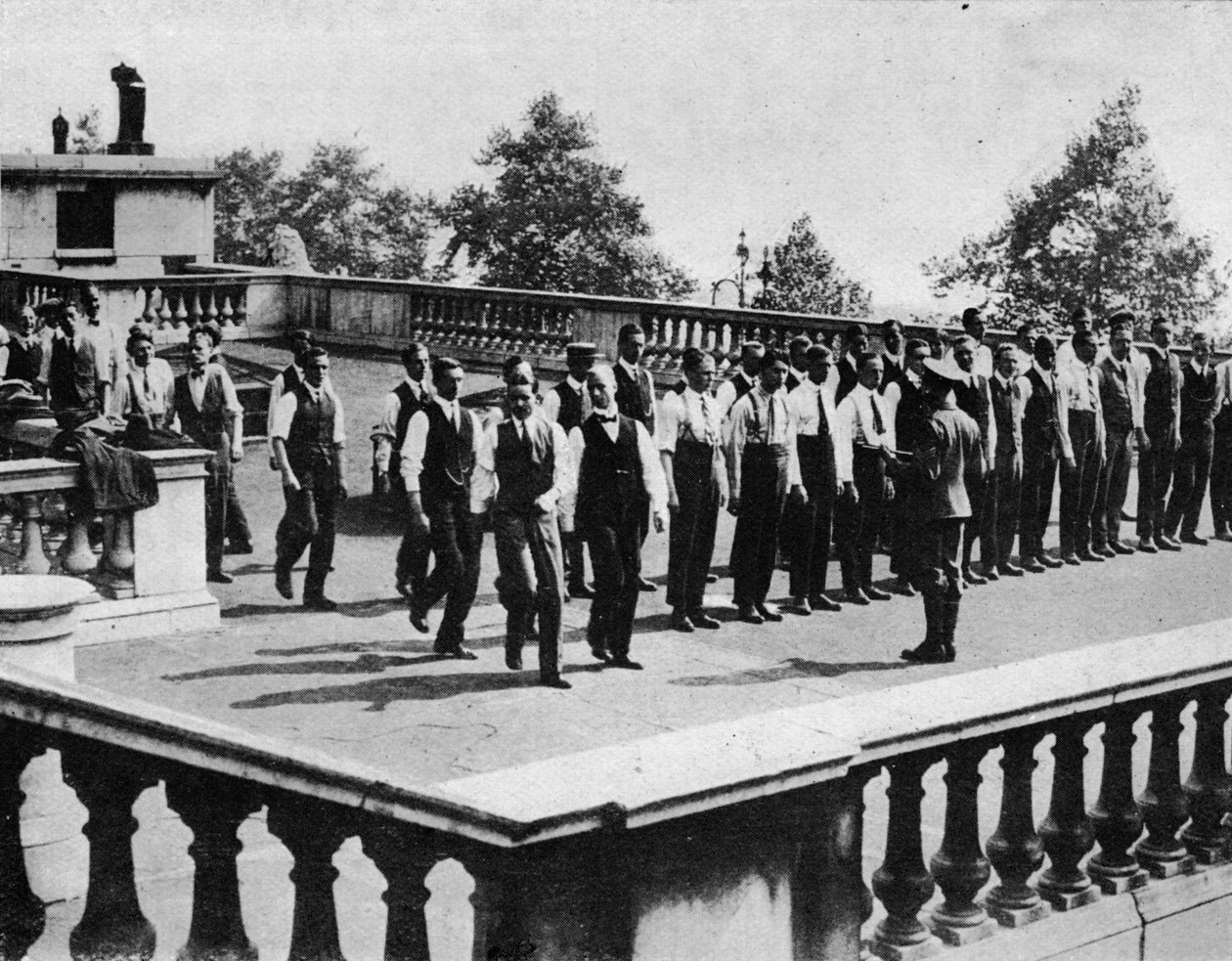 Drilling Recruits on the Roof of Somerset House, London by Unbekannt