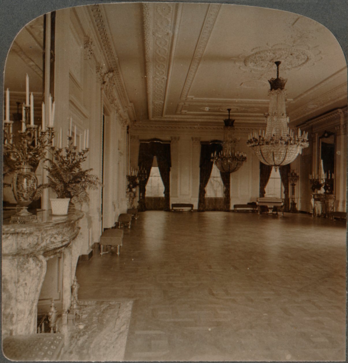 East Room Where Receptions Are Held, White House, Washington D.C. by Unbekannt