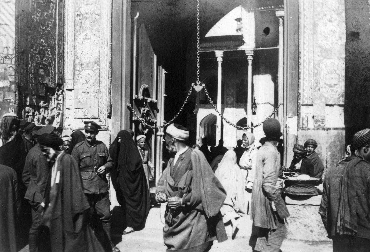 Entrance to Kazimain mosque, Iraq, 1917-1919 by Unbekannt