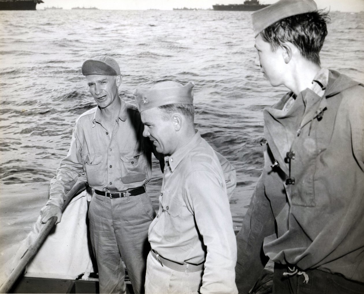 Ernie Pyle visits the USS Hornet by Unbekannt