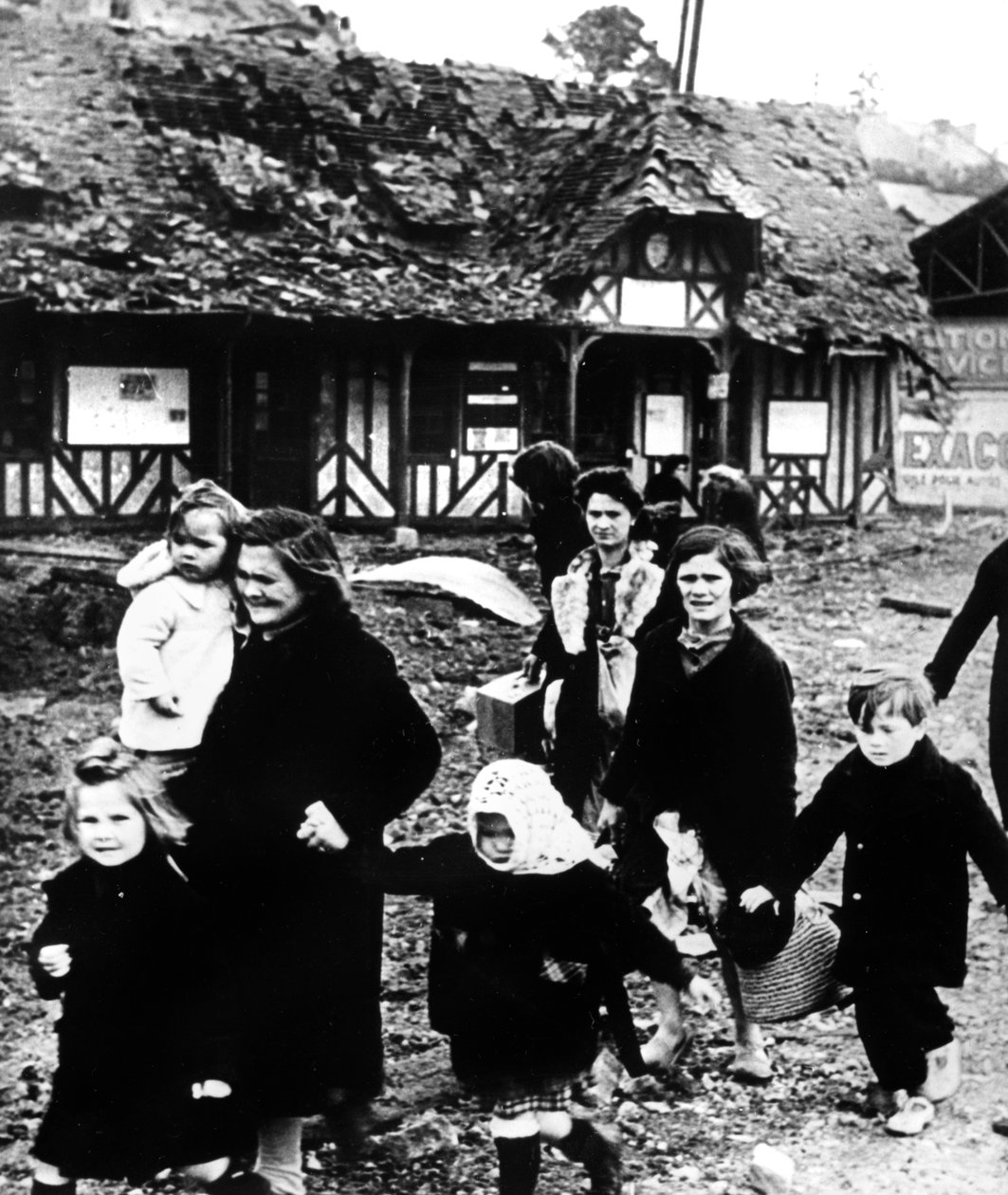 Families Leaving their Village Bombarded during the Normandy Landings, France by Unbekannt