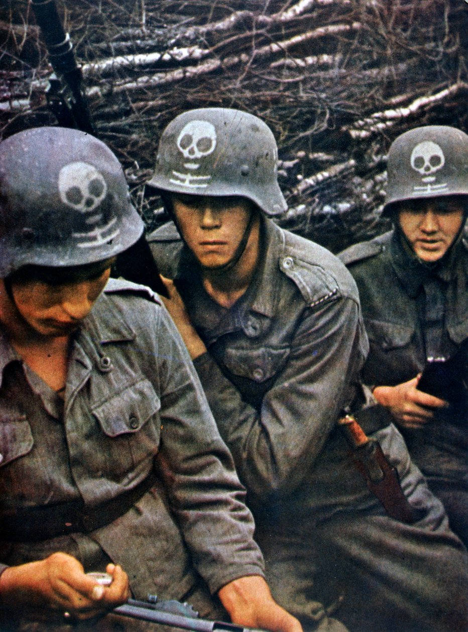 Finnish Soldiers from an Infantry Regiment, 1943 by Unbekannt