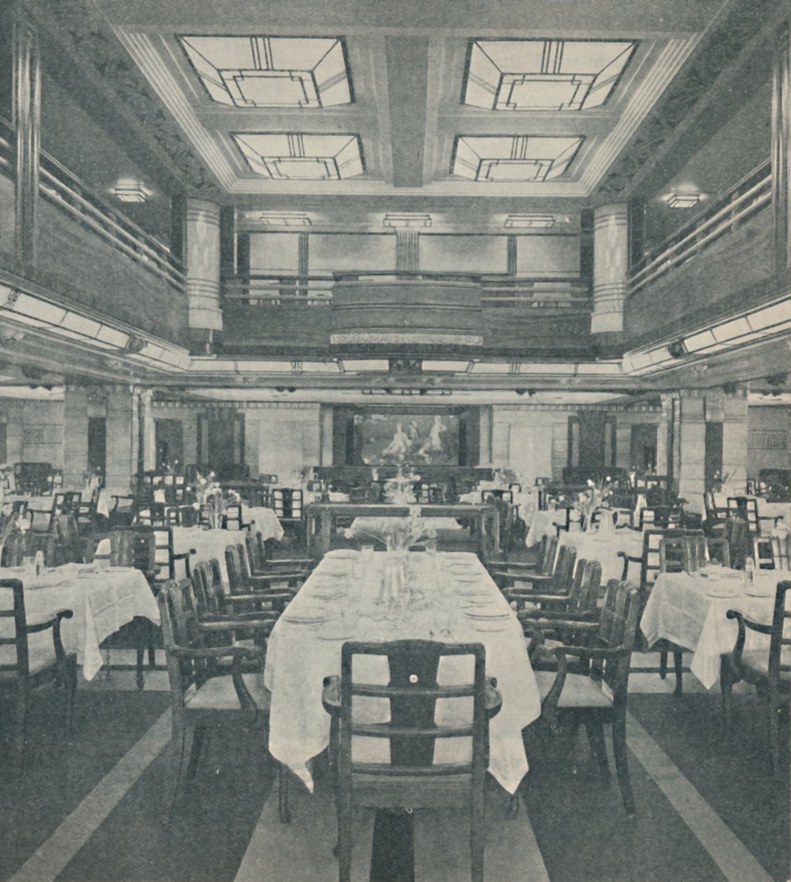 First-Class Dining Saloon in the Queen of Bermuda, 1937 by Unbekannt