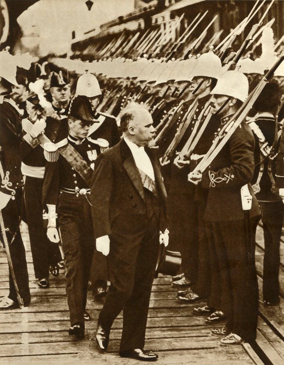 French President Raymond Poincaré with Edward, Prince of Wales, at Portsmouth, June 1913 by Unbekannt