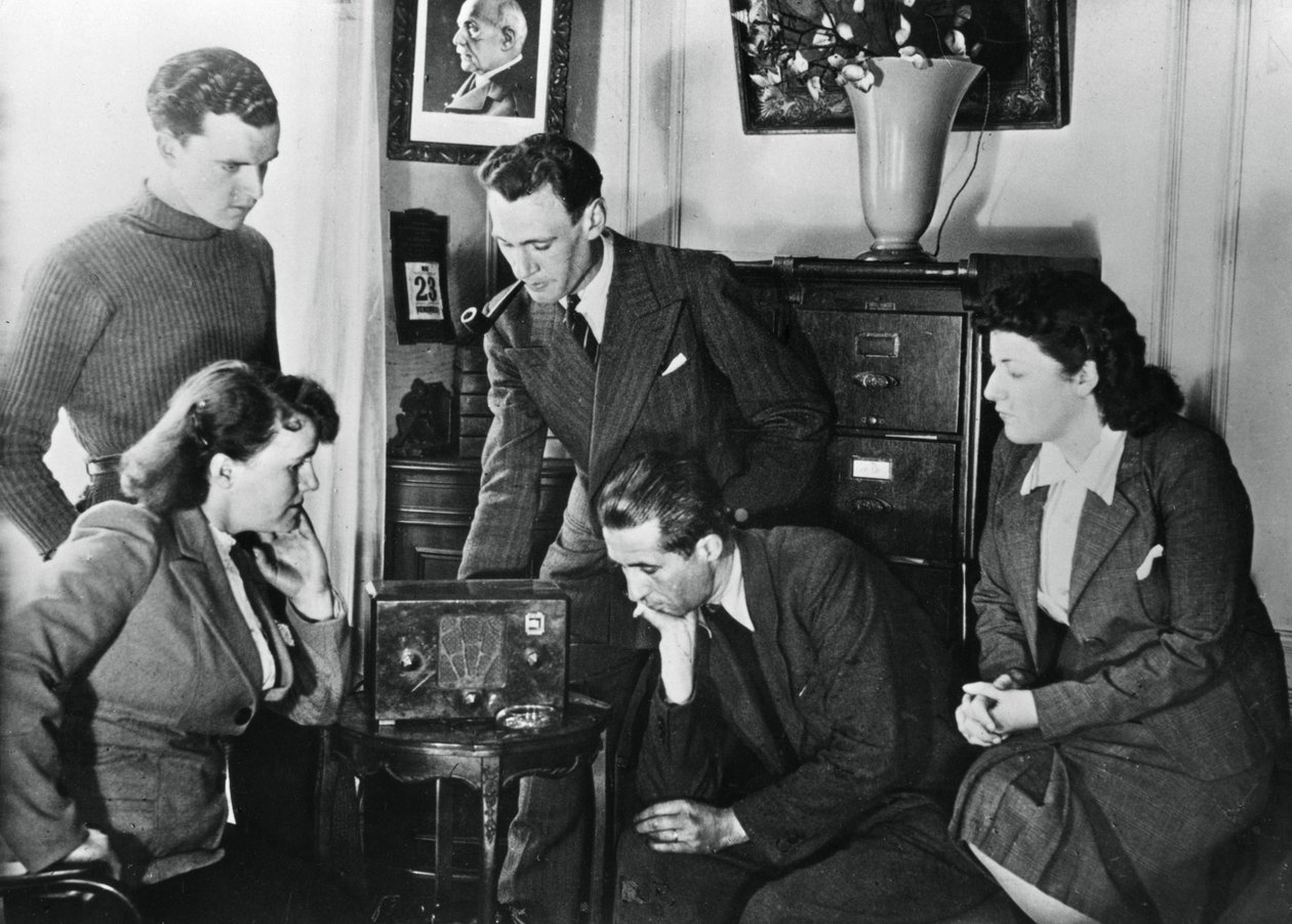 French Citizens Listening to a Broadcast by Vichy Deputy Premier Admiral Darlan by Unbekannt