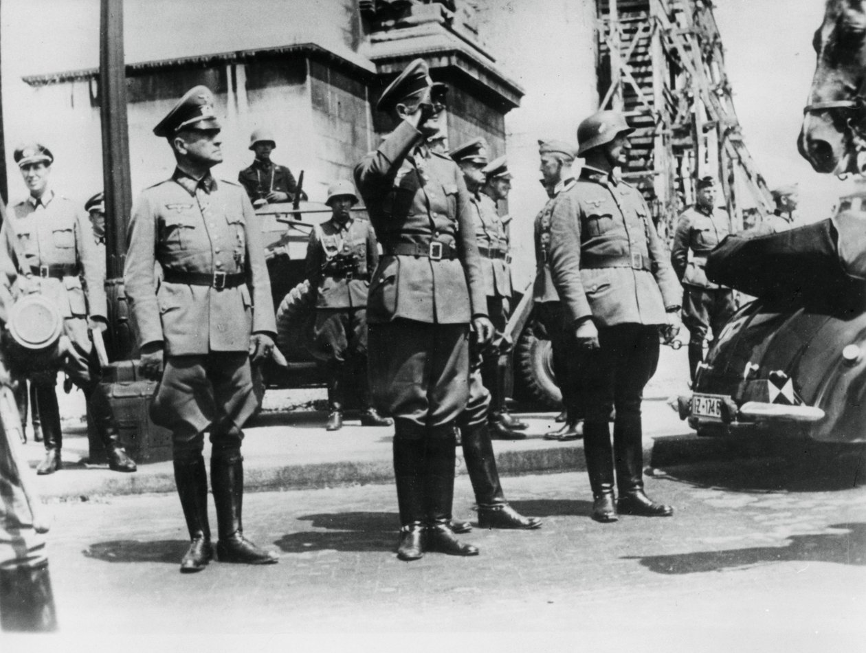 General von Bock saluting German troops parading past the Arc de Triomphe, Paris by Unbekannt